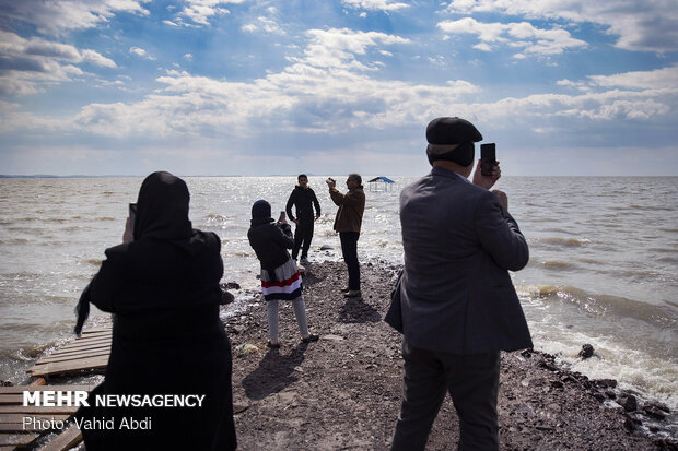 بهار امسال با سیلی از اخبار ناگوار در نقاط مختلف ایران فرا رسید؛ اما میان این‌همه خبر بد، جان گرفتن دوباره دریاچه ارومیه موضوعی بود که خوشحالی چندین میلیون نفر را در پی داشت.