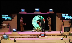 نمایش رقص کاغذ ‌پاره‌ها به عنوان نخستین نمایش روز ششم خرداد در تئاتر شهر کرج به روی صحنه می‌رود.