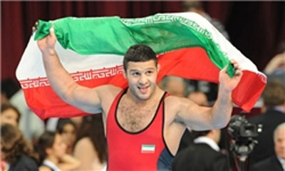 آزادکار وزن ۹۶ کیلوگرم کشورمان با پیروزی در فینال رقابت های قهرمانی جهان مقابل حریف آذربایجانی مدال طلا را بر گردن آویخت.