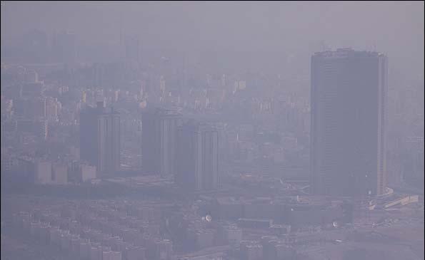 در ۵ سال گذشته آلودگی هوای پایتخت افزایش یافته است .پیش تر، ایران هشتمین کشور جهان از لحاظ آلودگی هوا بود که در سال ۲۰۱۳ به رتبه سوم رسیده است.