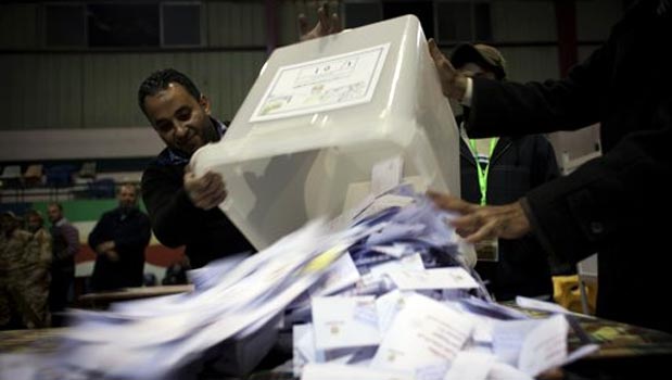 براساس نتایج اولیه شمارش آراء دومین مرحله همه پرسی پیش نویس قانون اساسی مصر هفتاد و دو و سه دهم درصد از شرکت کنندگان به آن رای «آری» دادند.