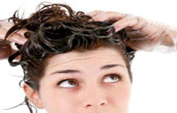 بی اطلاعی از اصول مراقبت از مو باعث می شود موهایمان آسیب ببیند یا بریزد