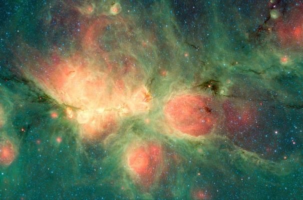 تلسکوپ فضایی اسپیتزر تصویری از حباب های فضایی ثبت کرده است. این حباب ها در سحابی پنجه گربه به وجود آمده اند.