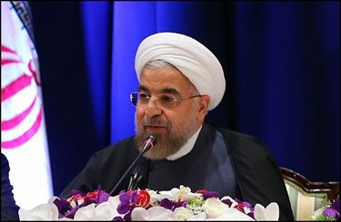 حسن روحانی در جمع اساتید و دانشجویان ایرانی مقیم آمریکا عنوان کرد که باید تنها در چارچوب منافع ملی با دنیا تعامل کرد.