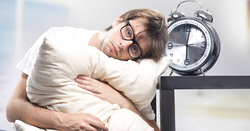 کم خوابی به سلامت، فعالیت و ایمنی بدن شما آسیب می‌رساند، تا جایی که متخصصان یکی از دلایل سرطان را در برخی موارد نداشتن خواب کافی عنوان می‌کنند.