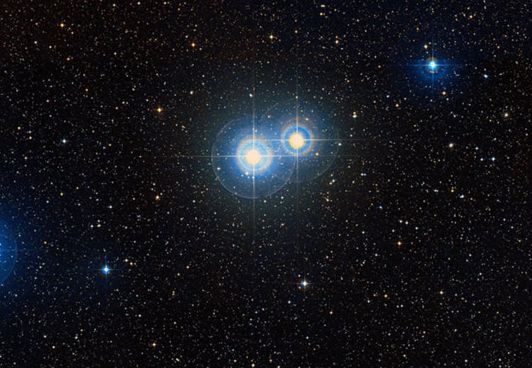 ستاره‌شناسان پرتغالی پس از سال‌ها تحقیق دریافتند که نه تنها خورشید عضوی از یک خانواده ستاره‌ای بزرگ بوده بلکه دارای یک برادر دوقلو نیز است.