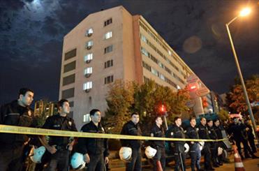 مقر فرماندهی پلیس ترکیه در شهر آنکارا شب گذشته مورد اصابت دو موشک قرار گرفت.