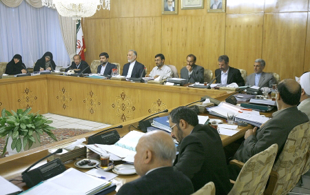 طولانی ترین جلسه هیات دولت در دور سوم سفرهای استانی با 310 مصوبه درگیلان رقم خورد.
