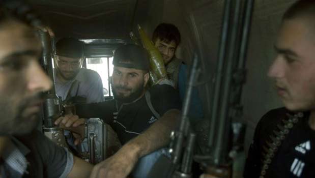دست کم چهل آلمانی در سوریه به اتهام تلاش برای قاچاق اسلحه به داخل سوریه بازداشت شدند.