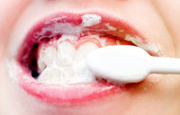 سلامت دندان در تندرستی کامل انسان اهمیت بسیاری دارد. عفونت های دهان می توانند باعث ایجاد مشکل در سایر نقاط بدن نیز بشوند.
