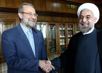در جلسه مشترک رئیس مجلس با رئیس جمهور آینده رایزنی ها درخصوص کابینه دولت آینده، کنترل تورم و مشکلات بیکاری در جلسه لاریجانی و روحانی انجام شد.