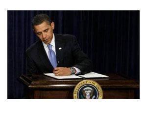 رئیس جمهور امریکا در ادامه سیاست خضمانه خود علیه نظام جمهوری اسلامی دستور العمل تحریم های یکجانبه دیگری را علیه ملت ایران امضا کرد .
