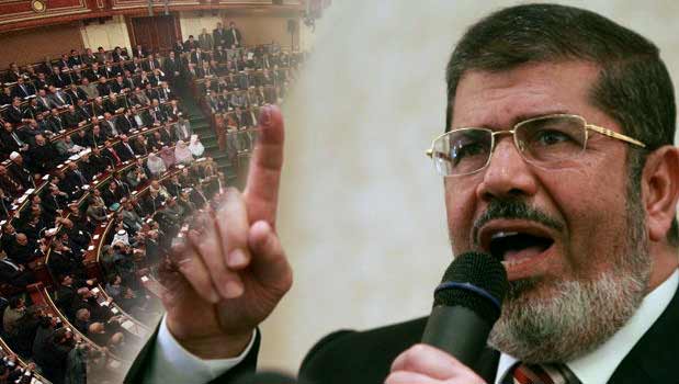 محمد مرسی رئیس جمهوری جدید مصر با صدور فرمانی تصمیم دیوان عالی قانون اساسی مصر در مورد انحلال مجلس این کشور را لغو کرد.