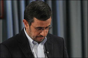 بعد از مدتها، محمود احمدی نژاد به تلویزیون آمده است. وی اظهار داشت که این اولین گزارش به قول ها و برنامه های دولت اختصاص دارد. دومین برنامه وی در جمع مدیران صدا و سیما خواهد بود. سومین برنامه که گزارش تفصیلی است در دیدار ماه رمضان با مقام معظم رهبری