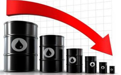 قیمت نفت در بازارهای جهانی حدود دو دلار کاهش یافت.
