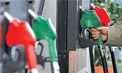 مدیر عامل شرکت ملی پالایش و پخش فراورده های نفتی ایران از افزایش واردات بنزین به روزانه 10 میلیون لیتر با موافقت قطعی دولت خبر داد و گفت: بنزین وارداتی جایگزین بنزین تولیدی پتروشیمی ها در سال جدید خواهد شد.

