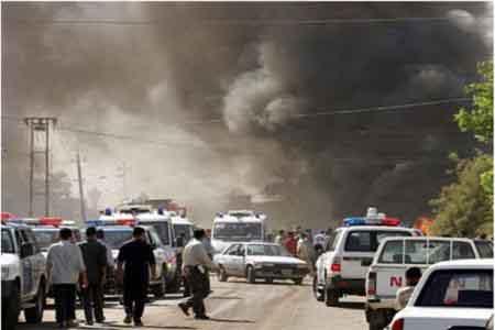 در سه انفجار جداگانه در مناطق مختلف شهر بعقوبه عراق در ۵۷ کیلومتری شمال شرق بغداد، دست کم هفت نفر کشته و ۱۳ تن دیگر زخمی شدند، پلیس عراق اعلام کرد: سرویس های امنیتی دیروز با اجرای عملیات نظامی در اطراف منطقه الصویره در شمال شهر کوت پنج عضو تحت تعقیب