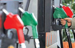 با وجود رد هرگونه افزایش قیمت بنزین توسط ستاد سوخت و وزارت نفت در سالجاری، عرضه بنزین تک نرخی و افزایش قیمت هر لیتر بنزین به بیش از یکهزار تومان در فصل بهار سال آینده قوت گرفته است.