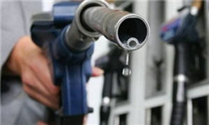 رسانه های عربستانی اعلام کردند این کشور که بزرگترین تولیدکننده و بزرگترین دارنده ذخایر نفت جهان است با بحران کمبود سوخت مواجه شده و به ویژه پمپ بنزین ها در استان القصیم این کشور تعطیل شده اند.