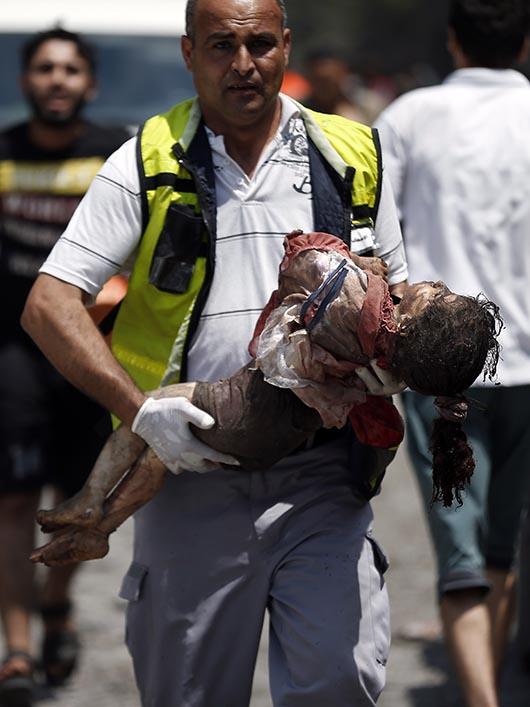 حمله همه ‌جانبه زمینی، هوایی و دریایی رژیم صهیونیستی در سیزدهمین روز تجاوز به غزه ادامه یافت.با این حملات جدید شمار شهدا به ۳۵۸ نفر و مجروحان به ۲۷۰۰ نفر رسید.