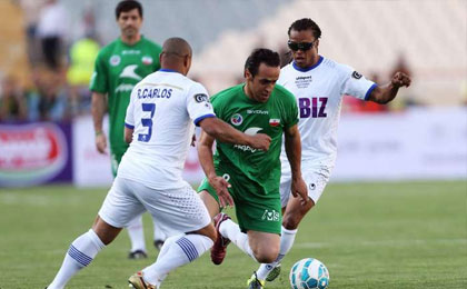 مسابقه تیم های فوتبال ستارگان ایران و جهان با نتیجه ۳ به صفر به سود ستارگان جهان پایان یافت.



