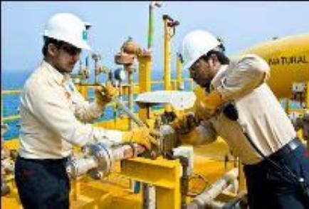 جنگ قیمت نفت به سرکردگی عربستان آغاز شد. در صد و شصت‌ و ششمین نشست اوپک، با فشار عربستان و همراهی کویت، قطر و امارات، سقف تولید ۳۰میلیون‌ بشکه‌ای ۱۲ کشور عضو تغییر نیافت.