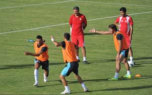تیم ملی فوتبال ایران در حالی پنج شنبه یا بامداد جمعه (۲۷ مرداد) از اردوی مجارستان برمی گردد كه هفته پنجم لیگ در همین روز برگزار خواهد شد!