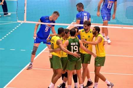 آخرین دیدار دور مقدماتی لیگ جهانی والیبال در گروه یک با پیروزی برزیل به پایان رسید و تیم های ملی والیبال ایتالیا، ایران و برزیل به عنوان تیم های اول تا سوم گروه یک راهی مرحله نهایی این رقابت ها شدند.