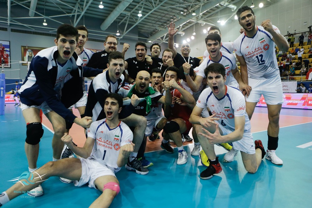 سرمربی تیم والیبال نوجوانان ایران پس از راهیابی به فینال رقابت های قهرمانی جهان در بحرین،گفت: امروز برای شکست روسیه و کسب مدال طلای جهان به میدان می رویم.