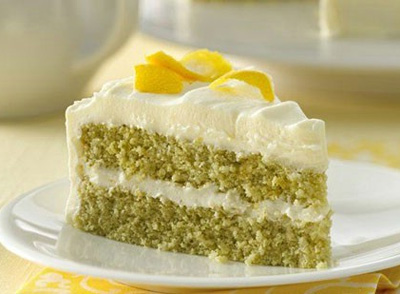این کیک خوشمزه با طعم لیمو شیرینی کمی دارد و برای روزهای آفتابی بهار بسیار مناسب است. می توانید آن را به عنوان دسر یا عصرانه میل کنید.