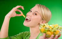 هویج یکی از سبزیجاتی که خواص بسیاری داشته و سرشار از ویتامین آ است. اگر شما هم وزن تان کم است و به دنبال راه هایی برای افزایش وزن هستید، پینشنهاد می کنیم آب هویج را فراموش نکنید.