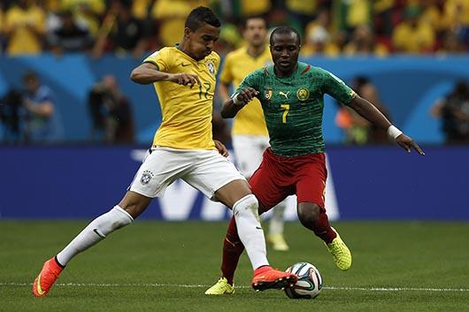 برزیل با برتری پرگل مقابل کامرون به عنوان صدرنشین گروه A به مرحله یک هشتم نهایی جام جهانی صعود کرد. میزبان جام جهانی در دور زبعد با شیلی روبرو می شود و مکزیک باید با هلند مدعی روبرو شود.