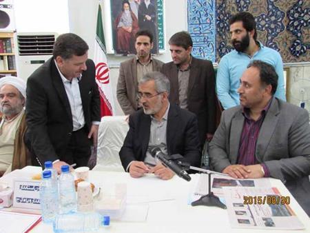 استاندار البرز در آخرین روز از هفته گرامیداشت دولت با جمعی از مردم  دیدار دارد.