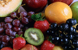 آنتی اکسیدان های موجود در میوه ها و سبزی ها خطر ابتلا به بسیاری از بیماری ها از جمله بیماری های قلبی عروقی و سرطان ها را کاهش می دهند و نقش مهمی در محافظت از بدن در برابر آلودگی هوا دارند.