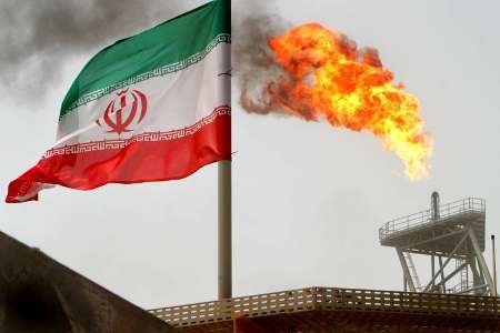 روزنامه وال استریت ژورنال گزارش داد که براساس داده های منابع رسمی ، ایران استخراج ذخایر نفتی خود از انبار شناور را شروع کرده و این اقدام می تواند نقطه عطفی برای این کشور پس از برجام باشد.