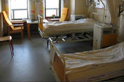 هزار و ۸۰۰ تخت به بخش های بیمارستانی كشور اضافه می شود