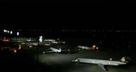 پروازهای فرودگاه مهرآباد که شنبه شب در پی خروج یک فروند هواپیمای مسافربری از باند این فرودگاه متوقف شده بود لحظاتی پیش از سر گرفته شد.