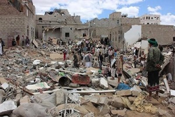 ۴۲ شهروند یمنی شهید و ده ها شهروند دیگر که اکثر آنها زن و کودک هستند، در حملات هوایی عربستان به استان های مختلف این کشور مجروح شدند.
