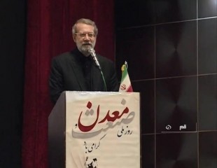 رئیس مجلس شورای اسلامی گفت: در حال حاضر در دوره گذار هستیم و شرایط اقتصادی کشور رو به بهبودی است.