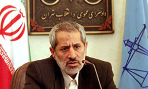 دادستان تهران گفت: به موضوع فوت ۶ شهروند تهرانی که در اثر ریزش دیوار و سقف مسجدی در تهران جان خود را از دست داده اند ، به طور ویژه پیگیری می شود.