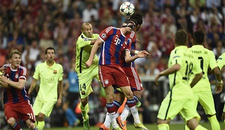 
تیم فوتبال بارسلونا سه شنبه شب در دیدار برگشت از مرحله نیمه نهایی رقابتهای لیگ قهرمانان اروپا با نتیجه ۳ بر ۲ مقابل بایرن مونیخ تن به شکست داد اما در مجموع با حساب ۵ بر ۳ راهی دیدار پایانی شد.