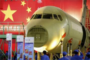 با گسترش سریع شرکتهای هواپیمایی چینی، چین در پی ایجاد یک صنعت هوایی است که باعث شود این شرکتها خرید هواپیمای خود را در داخل انجام دهند و حتی به خارج نیز هواپیما صادر کند. به نظر می رسد که چینی ها با بلندپروازی خود به رقیب بوئینگ و ایرباس تبدیل خواهند
