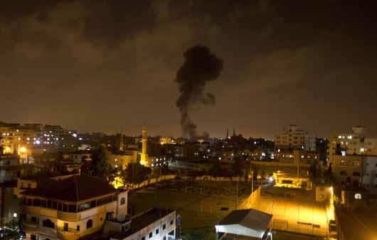 جنگنده های رژیم صهیونیستی نوار غزه را آماج حملات ددمنشانه خود قرار دادند . بر اثر بمباران مناطق مختلف غزه از جمله رفح و بیت حانون دیشب و بامداد امروز نه فلسطینی شهید و تعدادی زخمی شده اند .