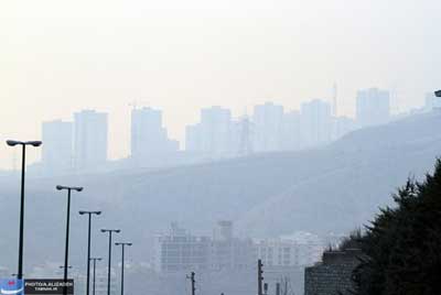 با وجود تعطیلی سه شنبه در تهران، متأسفانه هوای آلوده همچنان بر فراز شهر تهران خودنمایی می نماید و وضعیت را برای تنفس راحت ساکنان آن سخت نموده است.