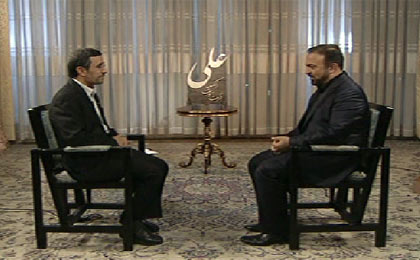 شبکه اول سیما در ساعات پایانی روز یک شنبه شاهد گزارش احمدی نژاد از اقدامات و عملکرد دولت وی بود.