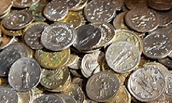 
هزار قطعه سکه طلای تقلبی امروز در شهرستان بم کشف شد .
