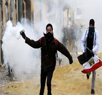 به گفته وزارت بهداشت مصر با کشته شدن سه نفر از مجروحان درگیری های دیشب به علت شدت جراحات، آمار تلفات درگیری ها میان مخالفان و موافقان مرسی به ۱۲ تن افزایش یافت.