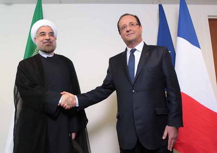 روسای جمهوری اسلامی ایران و فرانسه، بر تدوین یک نقشه راه برای توسعه و تعمیق روابط سیاسی، اقتصادی و فرهنگی تهران - پاریس تاکید کردند.