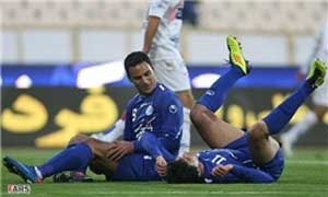 تیم فوتبال استقلال در ورزشگاه آزادی برابر مس کرمان شکست خورد.