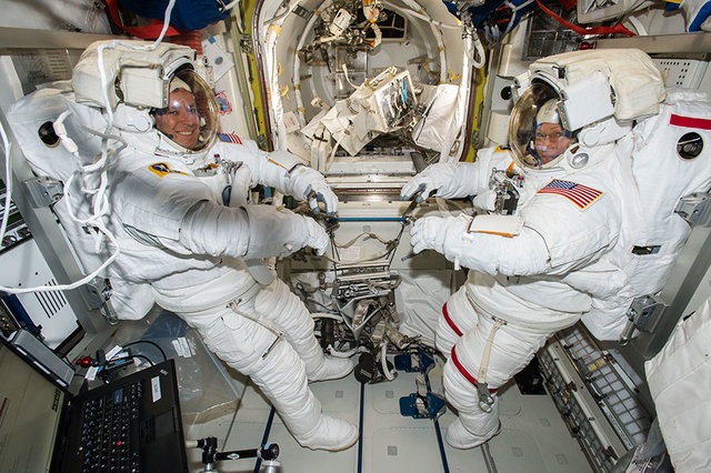 فضانوردان مستقر در ایستگاه فضایی بین‌المللی موفق شدند ماموریت اضطراری خود را با موفقیت انجام دهند.

